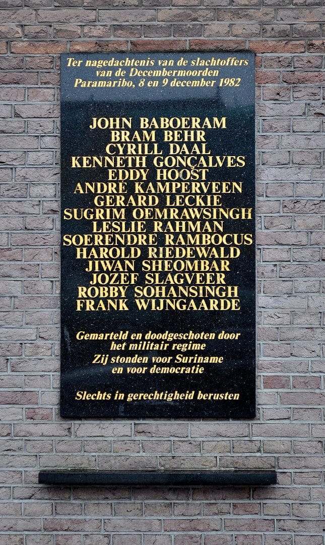 Plaquette aan de Mozes en Aäronkerk in Amsterdam. Wikimediacommons
