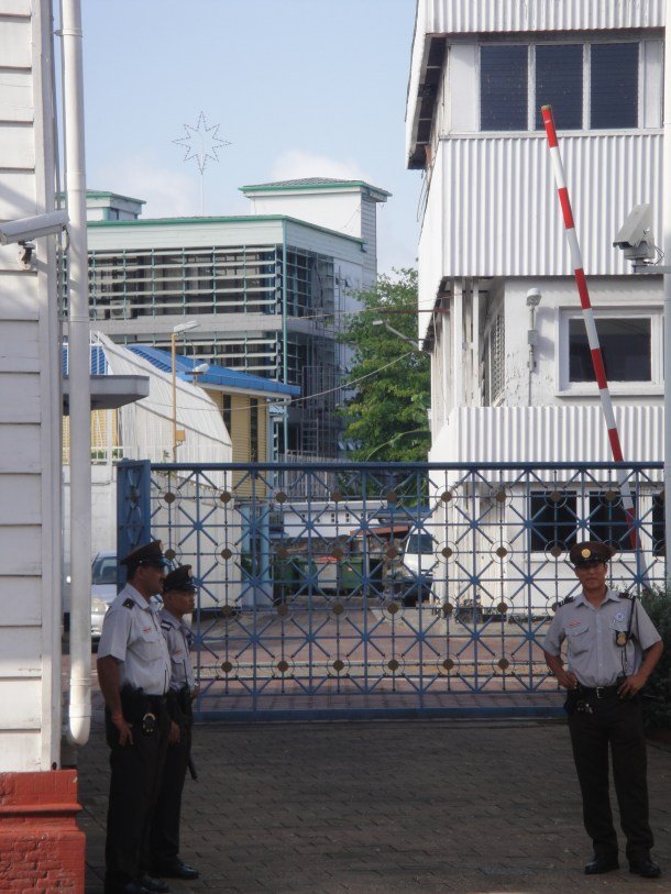 suriname-paramaribo (19) Ministry of Finance guards in Paramaribo, Suriname